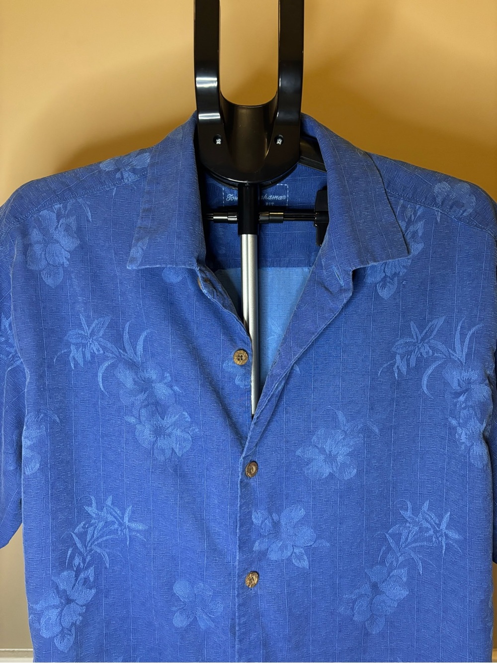 Tommy Bahama Men’s L 100% Silk Blue Tonal Floral Hawaiian Shirt